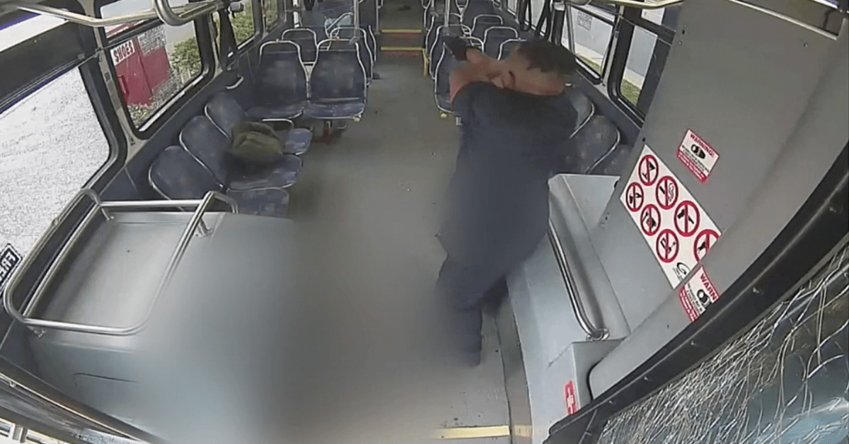 VIDEO: BUS DRIVER SHOOTS PASSENGER ON CHARLOTTE CITY BUS - Charlotte Alerts