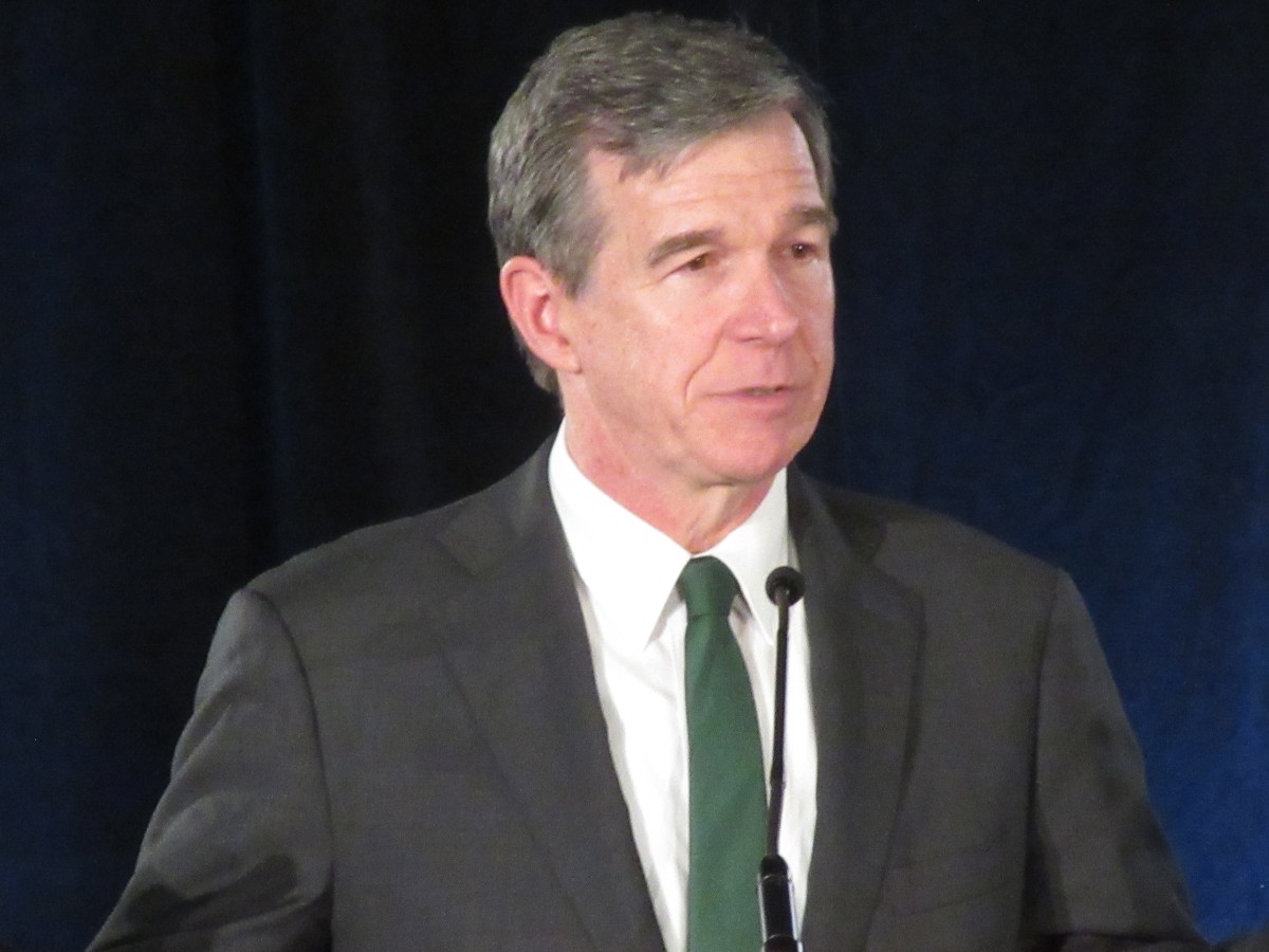 nc-governor-closes-all-restaurants-for-dine-in-and-opens-unemployment